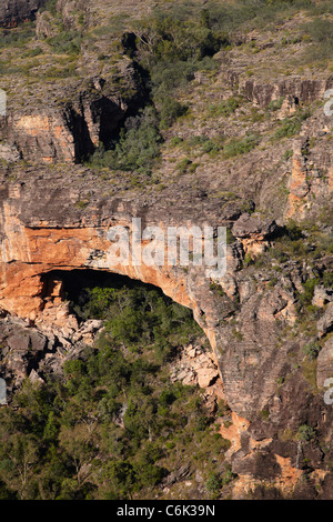 La voûte, l'escarpement de la terre d'Arnhem, au bord du Parc National de Kakadu, la terre d'Arnhem, dans le Territoire du Nord, Australie - vue aérienne Banque D'Images