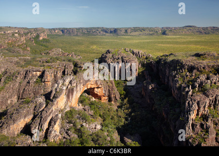 La voûte, l'escarpement de la terre d'Arnhem, au bord du Parc National de Kakadu, la terre d'Arnhem, dans le Territoire du Nord, Australie - vue aérienne Banque D'Images