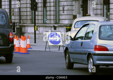 Au cours d'un détournement du trafic route fermée à Londres Banque D'Images