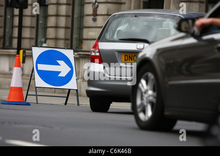 Au cours d'un détournement du trafic route fermée à Londres Banque D'Images