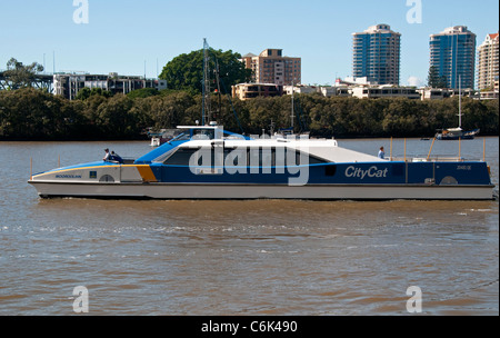 City Cat Ferry sur le fleuve de Brisbane, Brisbane, Queensland, Australie Banque D'Images