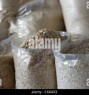 Flocons de maïs Riz en sacs, at a market stall, Mercado Central, Cuzco, Pérou Banque D'Images