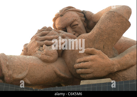 Low angle view of a statue, El Parque del Amor, Av De La Aviacion, quartier Miraflores, Lima, Pérou Province Banque D'Images