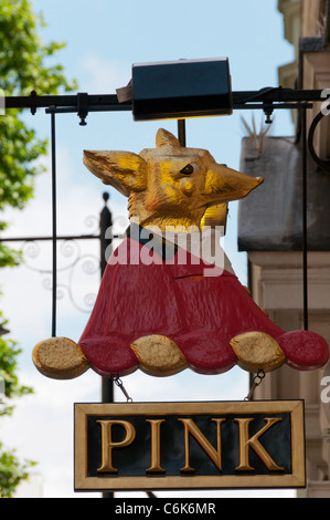 Affiche à l'extérieur de Thomas Pink shirtmakers shop dans Jermyn Street, London montrant un renard chasse port rose. Banque D'Images