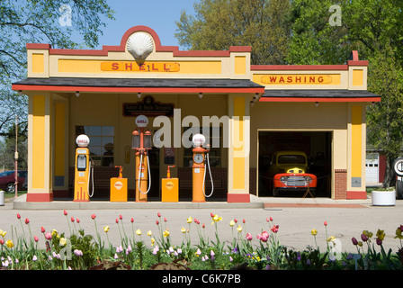 Station d'essence Shell, Gilmore Car Museum, Hickory Corners, Michigan, USA Banque D'Images