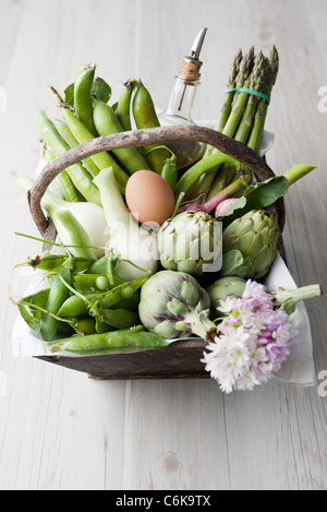 Légumes de printemps à l'aïoli Banque D'Images