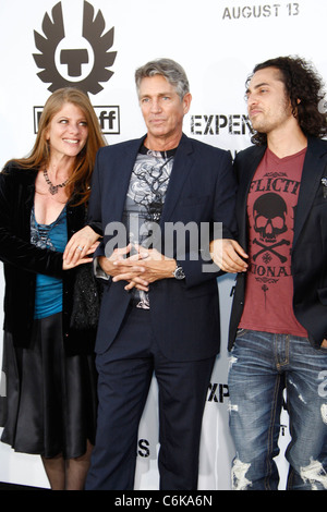 Eric Roberts, épouse Eliza et beau-fils Keaton Simmons Los Angeles première de "l'usure" tenue au Grauman's Chinese Theatre Banque D'Images