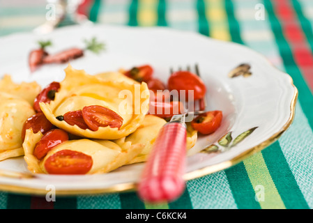 Raviolis Ricotta tomates poêlées avec Banque D'Images