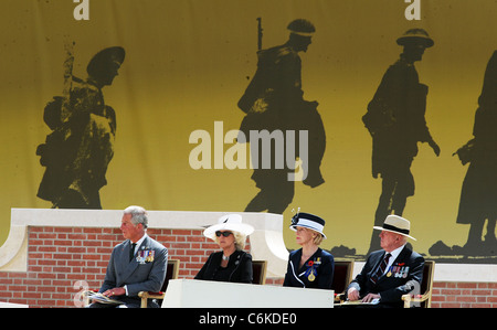 Le Prince Charles, prince de Galles, Camilla, Duchesse de Cornouailles, le gouverneur général d'Australie Mme Quentin Bryce et son Banque D'Images