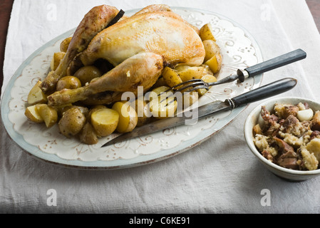 Poulet rôti farci avec de la racine de réglisse Banque D'Images