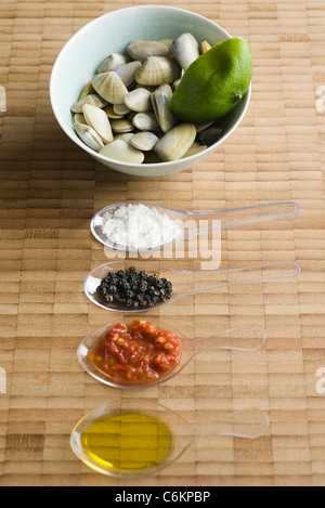 Tellina clams avec de la chaux et de pâte de piment Banque D'Images