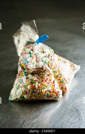 Candy sprinkles dans des sacs en plastique Banque D'Images