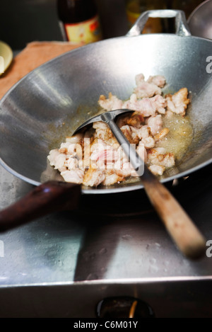 La préparation de Porc mijoté avec de l'ail et le sucre de palme Banque D'Images