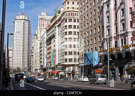 Boutiques le long de la Grand Via, Madrid, Espagne, Europe de l'Ouest. Banque D'Images