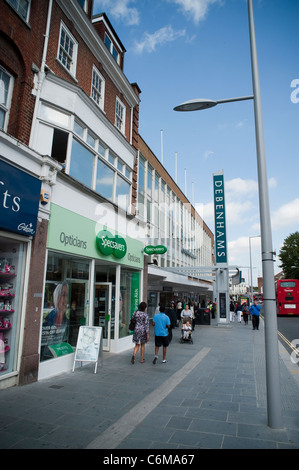 L'Debenhams sign in Harrow centre , septembre 2011, aussi un signe Specsavers. Banque D'Images