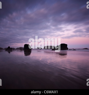 Marée basse au lever du soleil, Plage, Bandon Bandon, Oregon, USA Banque D'Images