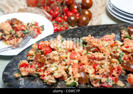 Panzanella salade pain trouvés sur de nombreux tableaux de la Toscane dans l'été. Photo:Jeff Gilbert Banque D'Images