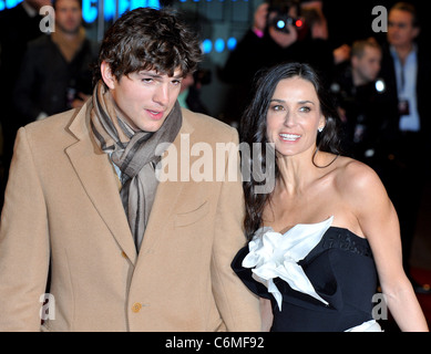 Ashton Kutcher et Demi Moore UK film premiere de 'Valentine's Day' tenue à l'Odeon Leicester Square - Londres, des arrivées Banque D'Images