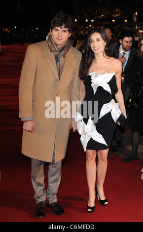 Ashton Kutcher et Demi Moore UK film premiere de 'Valentine's Day' tenue à l'Odeon Leicester Square - Londres, des arrivées Banque D'Images