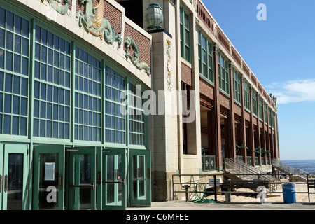 Le centre de congrès d'Asbury Park sur la promenade sur la plage dans la ville de rive Asbury Park, New Jersey, USA. Banque D'Images