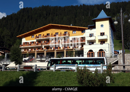 Hôtel Oberosler dans la station de ski de Madonna di Campiglio dans le Val Rendena en Italie Banque D'Images