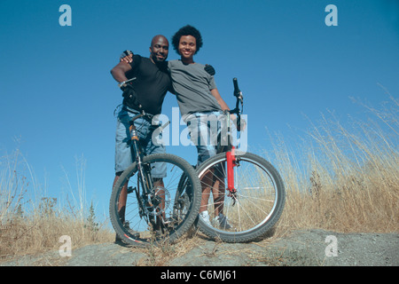 African American father and son en vtt Banque D'Images