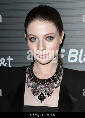Michelle Trachtenberg Blackberry Torch à AT&T Lancement aux États-Unis Partie - Arrivées Los Angeles, Californie - 11.08.10 Banque D'Images