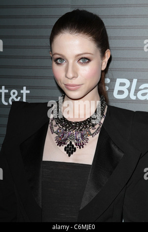 Michelle Trachtenberg Blackberry Torch à AT&T Lancement aux États-Unis Partie - Arrivées Los Angeles, Californie - 11.08.10 Banque D'Images