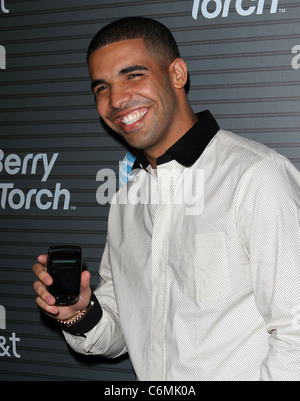 Blackberry Torch Drake à AT&T Lancement aux États-Unis Partie - Arrivées Los Angeles, Californie - 11.08.10 Banque D'Images