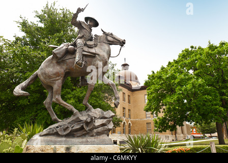 Texas Ranger le Capitaine John Coffee 'Jack' Hays (1817-1883) statue sur les Hays County Courthouse motif à San Marcos, Texas, USA Banque D'Images