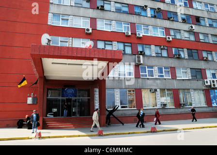 Le monument aux travailleurs du métro en face de l'édifice municipal de métro dans la région de Kharkiv, Ukraine Banque D'Images