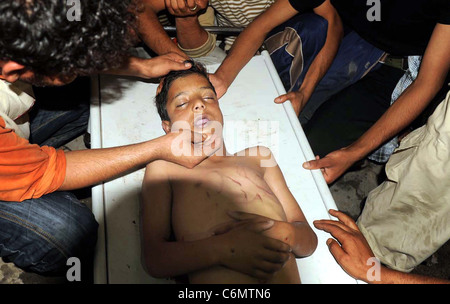 Un garçon de neuf ans qui a été tué par la police et les forces armées le 2 août 2010. huit personnes, dont un garçon de neuf ans, ont été Banque D'Images