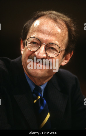 Le Dr Harold Varmus, directeur, National Institutes of Health, témoigner au Congrès le 12 mars 1997 sur le clonage humain. Banque D'Images