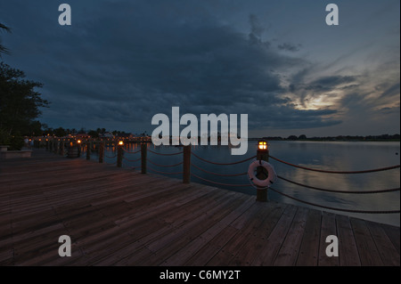 Lake Sumter Landing promenade située dans les villages, en Floride, USA. Une communauté de retraite de golf pour 55 ans et plus. Banque D'Images