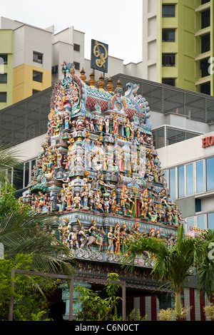 Le gopuram du temple hindou Sri Veeramakaliamman, Serangoon Road Singapour Asie Banque D'Images