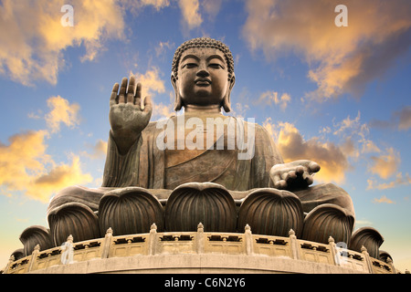 Bouddha assis géant sur lotusl. Hong Kong Banque D'Images