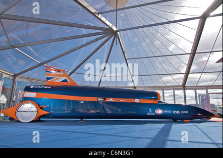 Supersonique Bloodhound voiture l'équipe britannique dans l'espoir de conduire une voiture plus rapide que la 1 000mph a dévoilé une maquette à l'échelle de la Banque D'Images