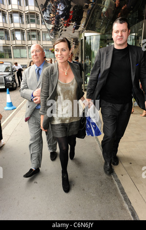 Lisa Stansfield O2 Silver Clef Awards 2010 tenue à l'hôtel Hilton London Park Lane, Londres, Angleterre - Départs - 02.07.10 Banque D'Images