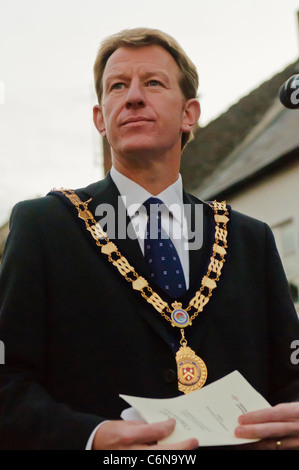 Maire, Cllr Paul Heaphy s'adresse à la foule lors de la cérémonie du crépuscule. Royal Wootton Bassett 31/08/2011 Banque D'Images