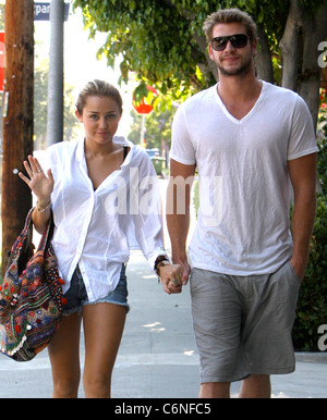 Miley Cyrus quitte sushi restaurant Matsuya dans Studio City Los Angeles, Californie - 13.07.10 BJJ Banque D'Images