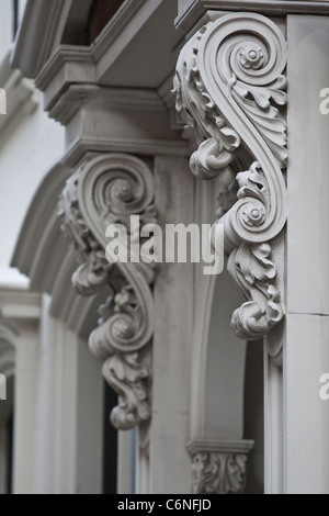 1850 Renaissance grecque détails architecturaux sont indiqués sur un appartement à Brooklyn Heights, NEW YORK, le lundi 1 août 2011. Banque D'Images