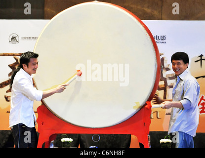 Jackie Chan et Nicholas Tse Photocall pour "Le Nouveau Temple Shaolin' film Shanghai, Chine - 14.06.10 Banque D'Images