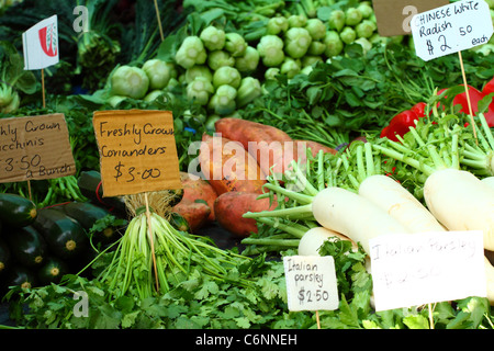 Légumes frais sur le marché Salamanca, Tasmanie, Australie. Banque D'Images