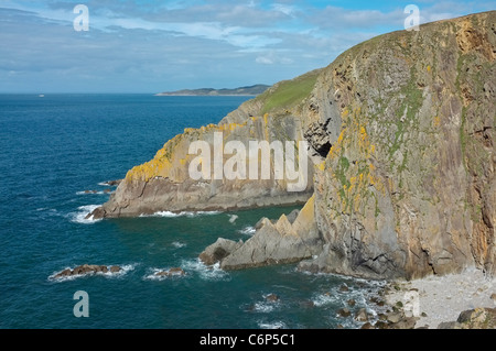 Les falaises accidentées au point Baggy entre Woolacombe et Mortehoe Côte Nord du Devon, Angleterre, Banque D'Images