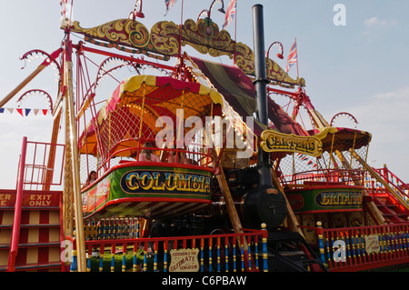 Bateau de pirate fairground ride propulsé par un moteur à vapeur de la traction de l'époque victorienne Banque D'Images