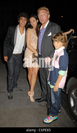 Noah Becker, Boris Becker, Sharlely Becker, et Elias Becker, laissant Boris Becker's Mortons anniversaire à Londres, Angleterre Banque D'Images