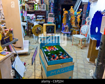 Perpignan, France, à l'intérieur, magasin d'antiquités français au centre de la vieille ville Banque D'Images