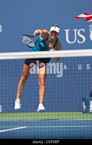 Vera Zvonareva (RUS) en compétition à l'US Open de Tennis 2011. Banque D'Images