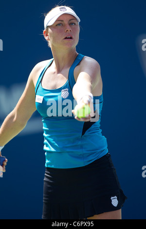 Vera Zvonareva (RUS) en compétition à l'US Open de Tennis 2011. Banque D'Images