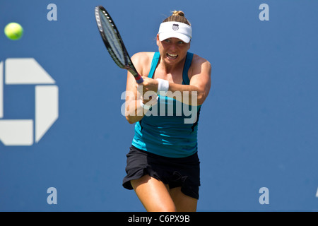 Vera Zvonareva (RUS) en compétition à l'US Open de Tennis 2011. Banque D'Images